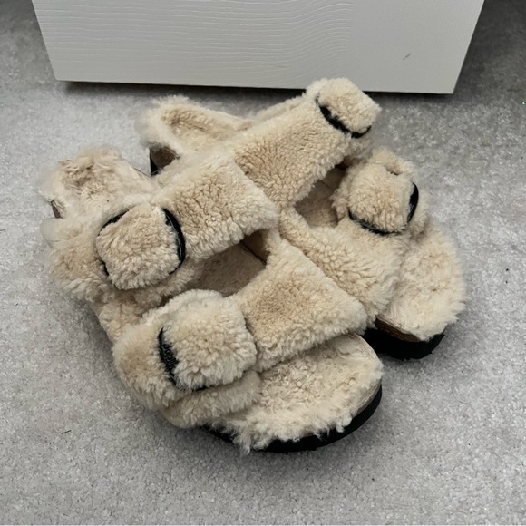Birkenstock Shoes - Birkenstock papillio platform Sherling Boston sandals cream and black size 39